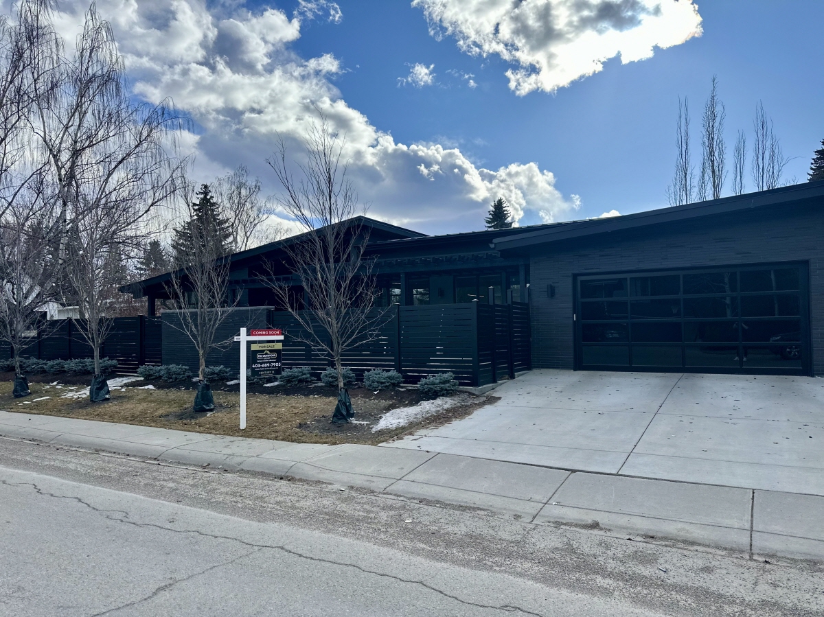 1103 Belavista Crescent SW, Calgary, AB, T2V 2A9 Canada