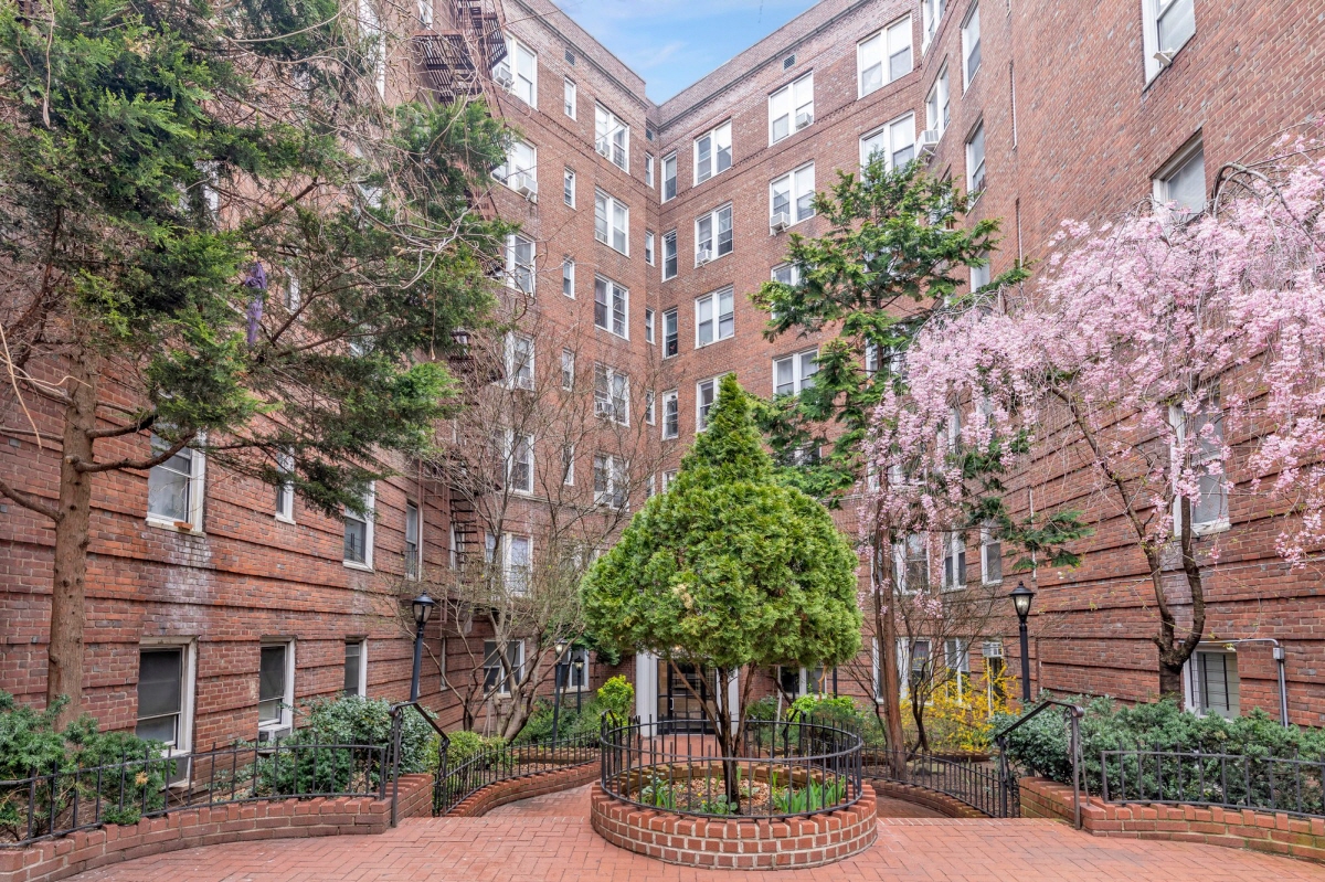 5J 42-15 81st Street, East Elmhurst, NY, 11373 United States